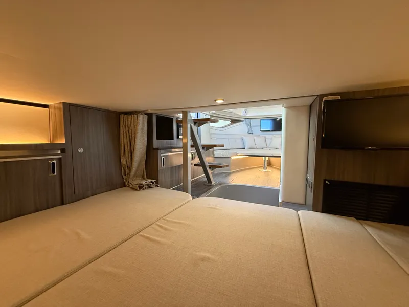 Slide: The Image of Sea Ray 320 SUNDANCER 2021 - 69