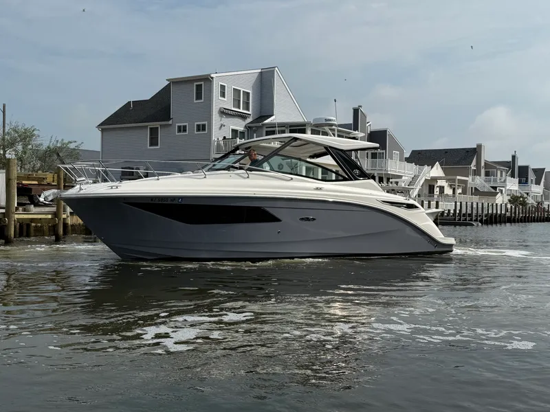 Slide: The Image of Sea Ray 320 SUNDANCER 2021 - 6
