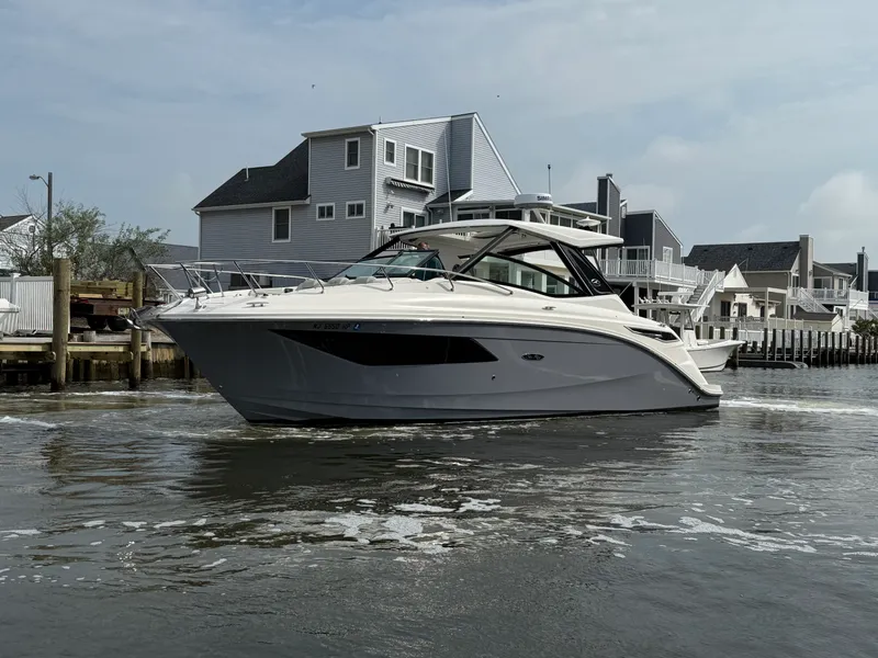 Slide: The Image of Sea Ray 320 SUNDANCER 2021 - 5