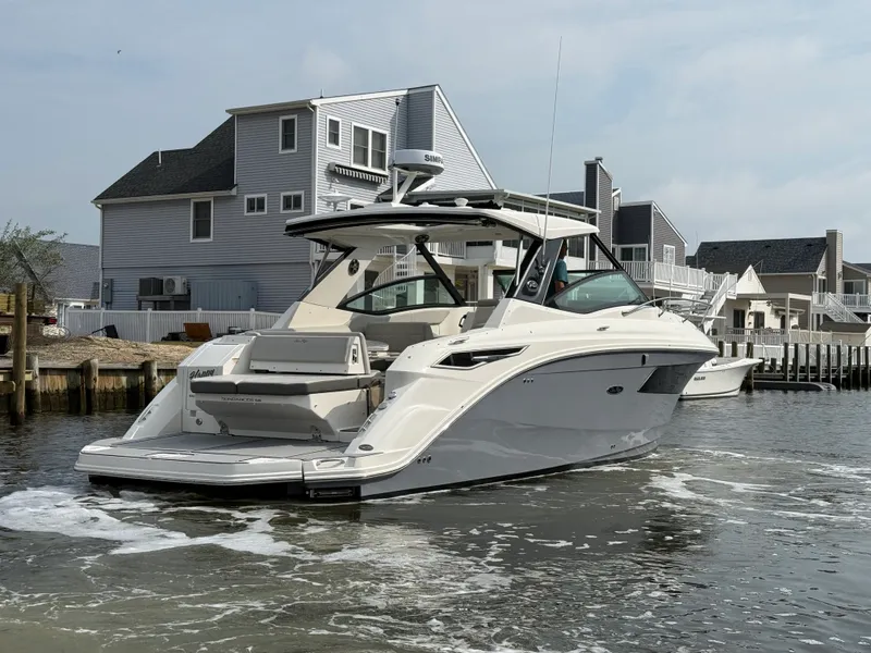 Slide: The Image of Sea Ray 320 SUNDANCER 2021 - 11