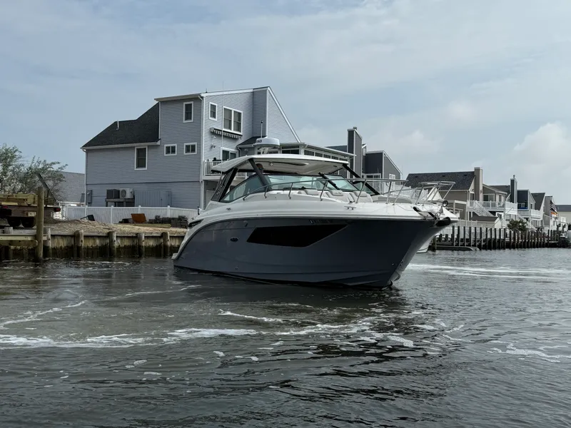 Slide: The Image of Sea Ray 320 SUNDANCER 2021 - 1