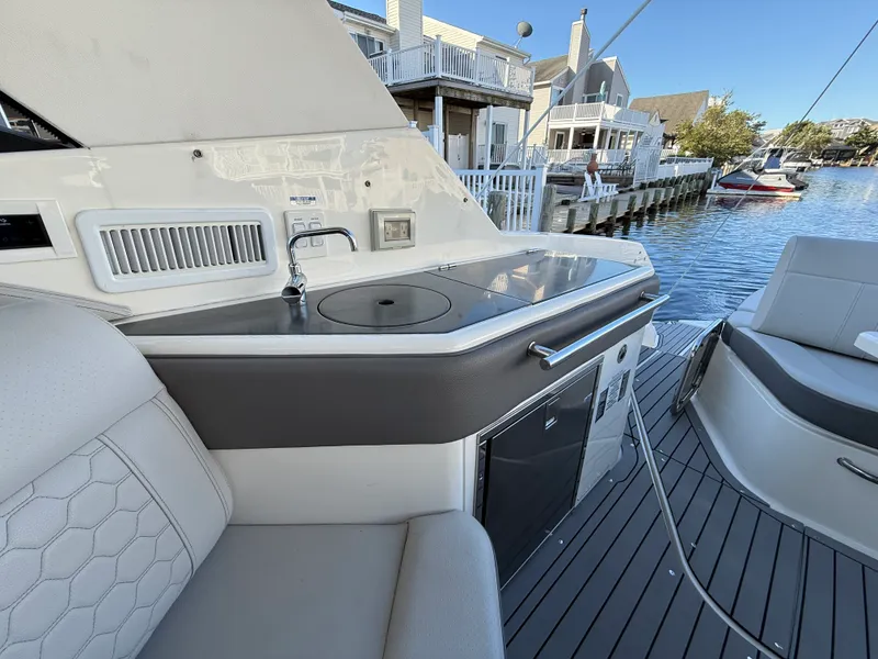 Slide: The Image of Sea Ray 320 SUNDANCER 2021 - 39