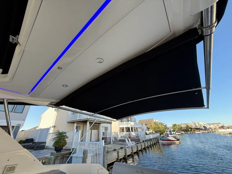 Slide: The Image of Sea Ray 320 SUNDANCER 2021 - 34