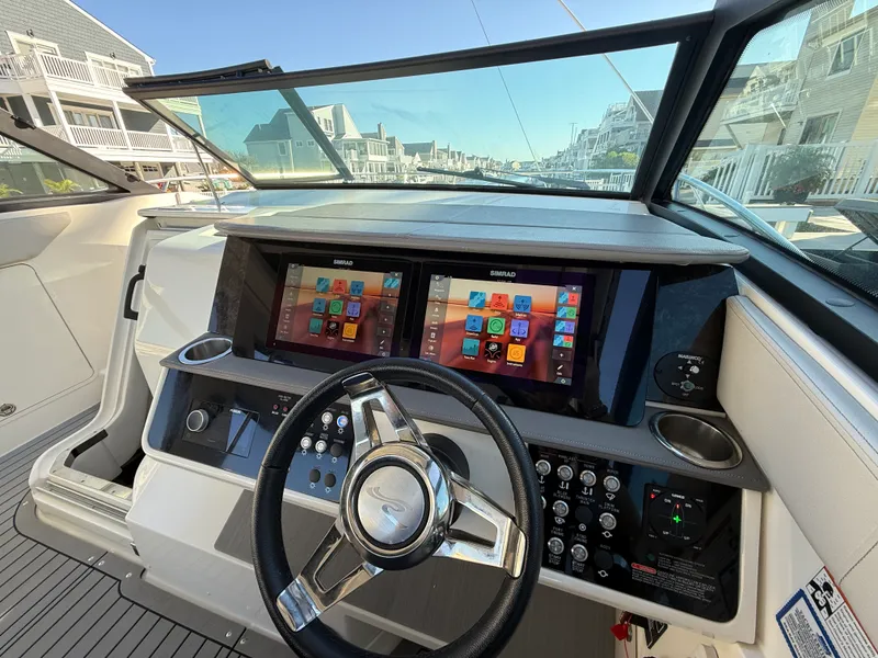 Slide: The Image of Sea Ray 320 SUNDANCER 2021 - 49