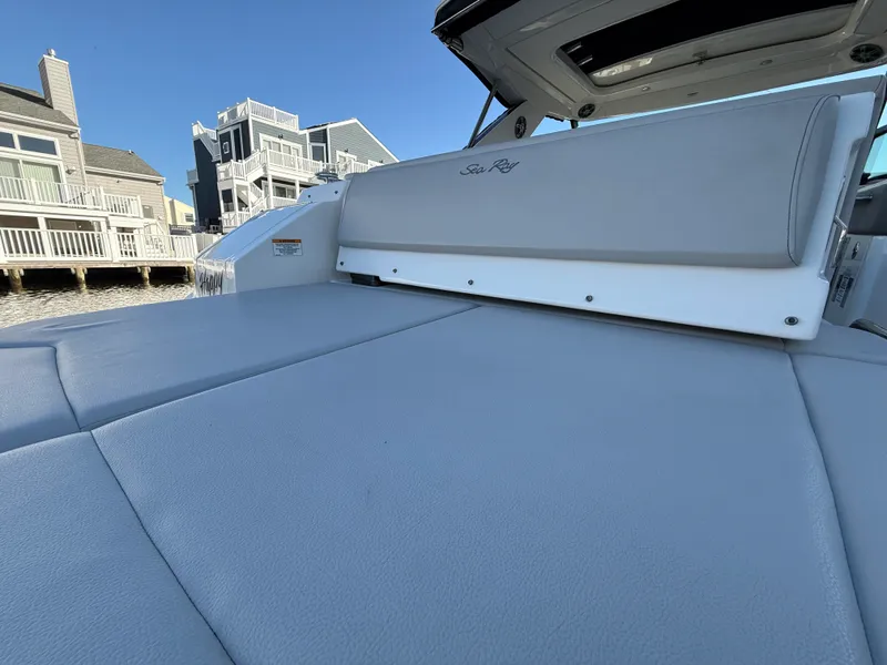Slide: The Image of Sea Ray 320 SUNDANCER 2021 - 15