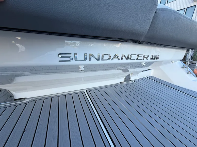 Slide: The Image of Sea Ray 320 SUNDANCER 2021 - 14
