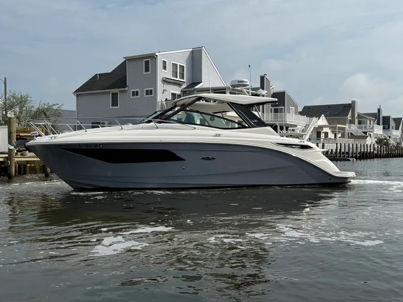 Slide: The Image of Sea Ray 320 SUNDANCER 2021 - 7