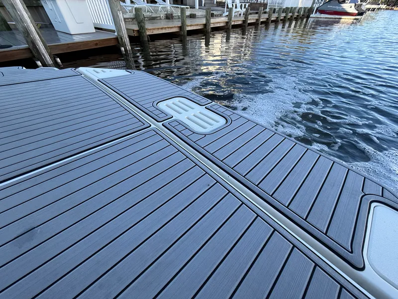 Slide: The Image of Sea Ray 320 SUNDANCER 2021 - 13