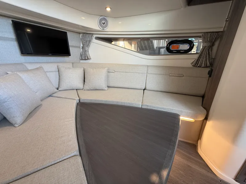 Slide: The Image of Sea Ray 320 SUNDANCER 2021 - 64