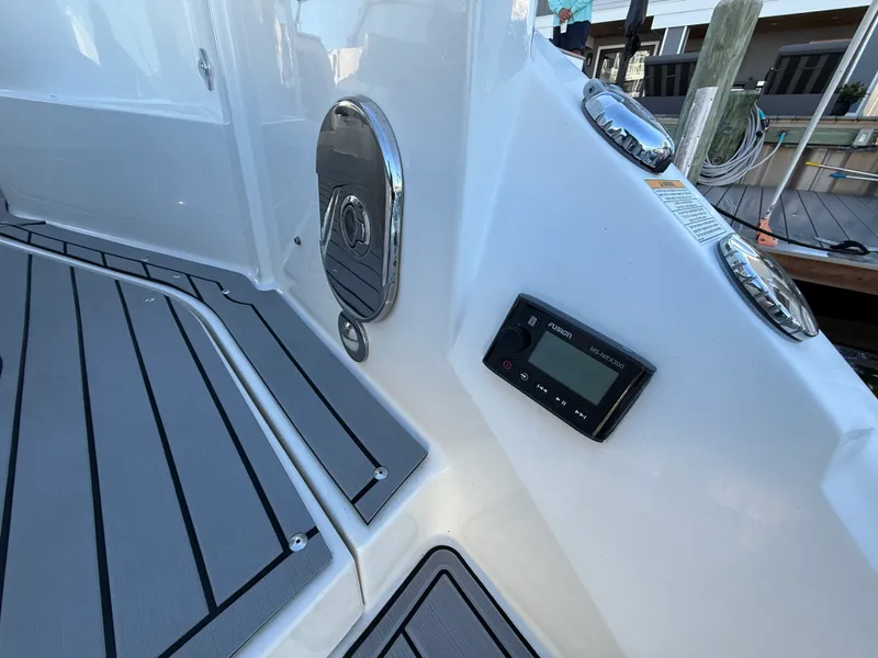 Slide: The Image of Sea Ray 320 SUNDANCER 2021 - 22