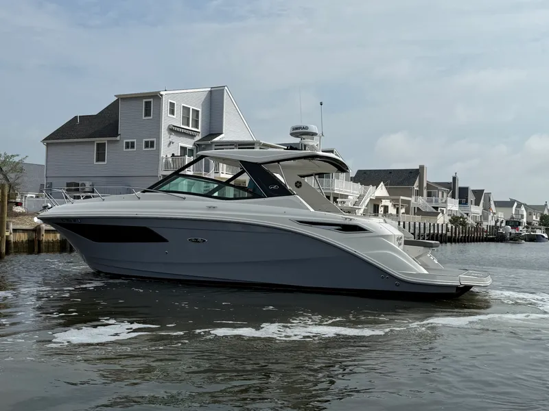 Slide: The Image of Sea Ray 320 SUNDANCER 2021 - 8