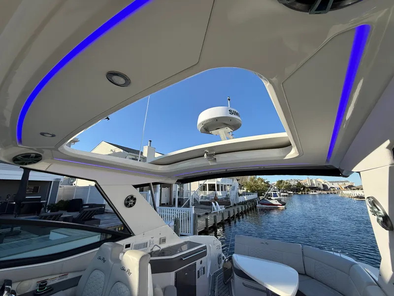 Slide: The Image of Sea Ray 320 SUNDANCER 2021 - 37