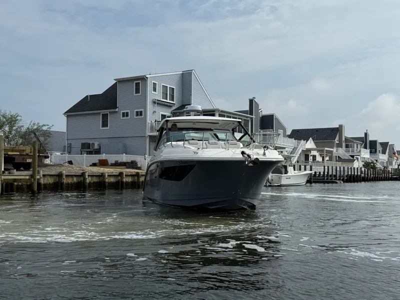 Slide: The Image of Sea Ray 320 SUNDANCER 2021 - 2