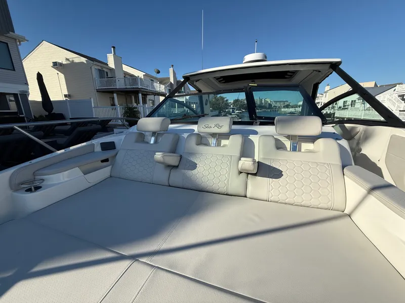 Slide: The Image of Sea Ray 320 SUNDANCER 2021 - 58