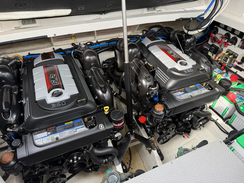 Slide: The Image of Sea Ray 320 SUNDANCER 2021 - 27
