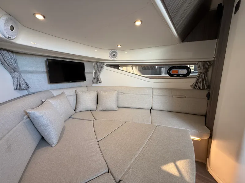 Slide: The Image of Sea Ray 320 SUNDANCER 2021 - 63