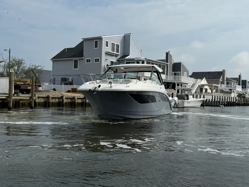 Slide: The Image of Sea Ray 320 SUNDANCER 2021 - 4