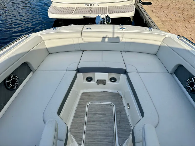Slide: The Image of Sea Ray 290 SDX OB 2026 - 28