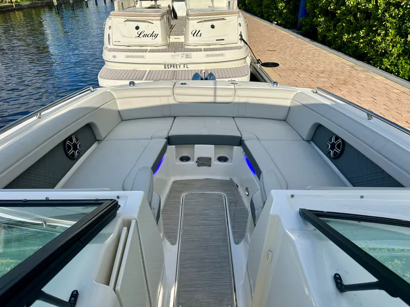 Slide: The Image of Sea Ray 290 SDX OB 2026 - 27