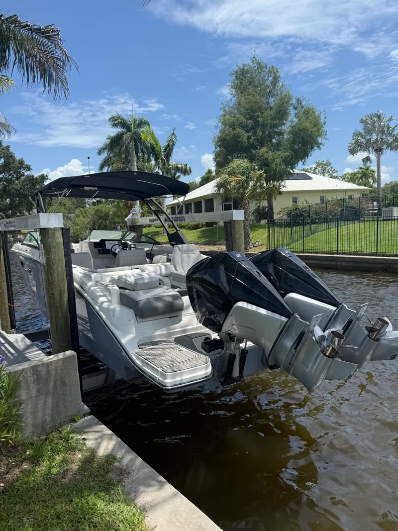 Slide: The Image of Sea Ray 290 SDX OB 2026 - 2