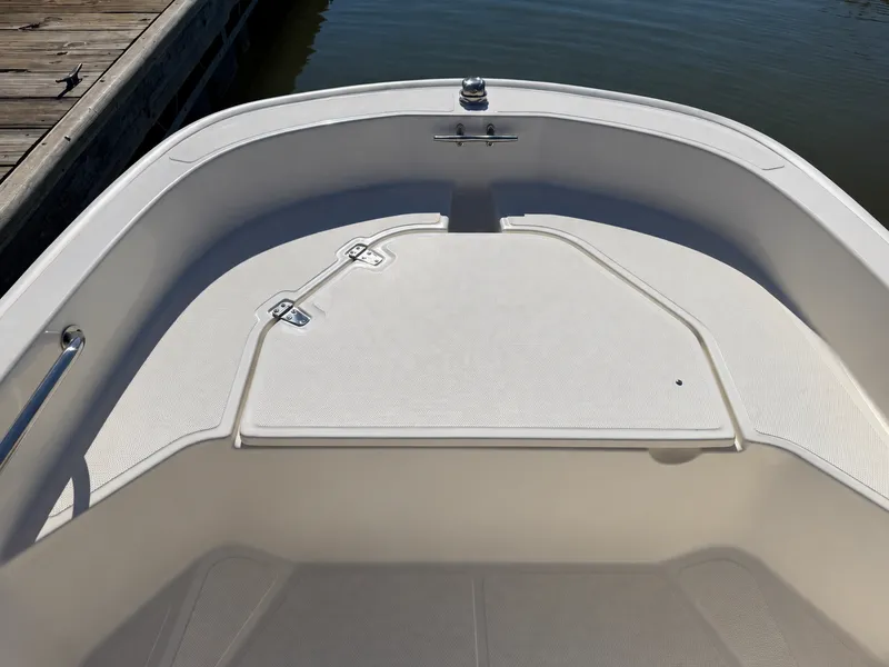 Slide: The Image of Boston Whaler 130 Super Sport 2027 - 19