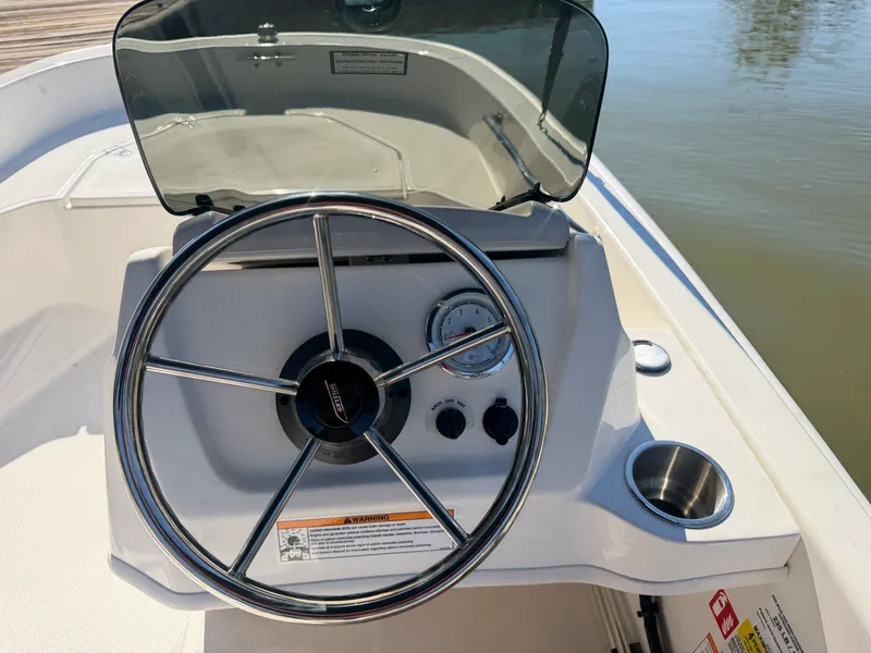 Slide: The Image of Boston Whaler 130 Super Sport 2027 - 14