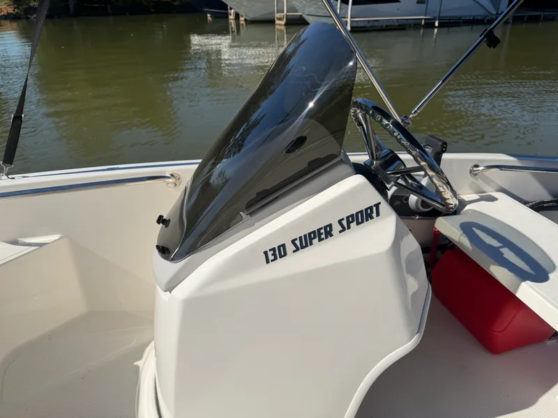 Slide: The Image of Boston Whaler 130 Super Sport 2027 - 17