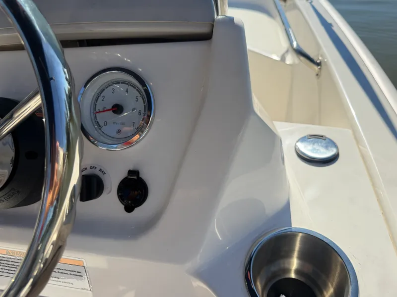 Slide: The Image of Boston Whaler 130 Super Sport 2027 - 16