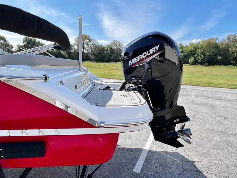 Slide: The Image of 2023 Four Winns H1 OB boat with Mercury outboard motor. - 7