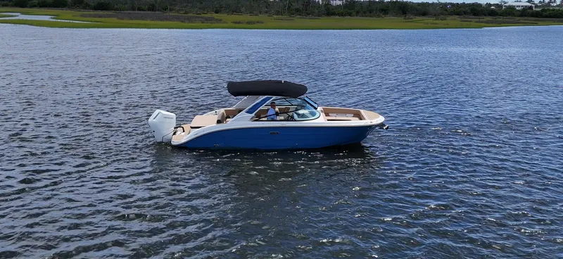 The Image of Sea Ray SDX 270 Outboard 2027 - 7