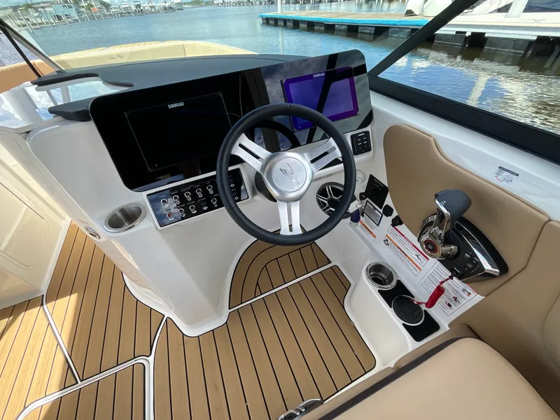 Slide: The Image of Sea Ray SDX 270 Outboard 2027 - 15