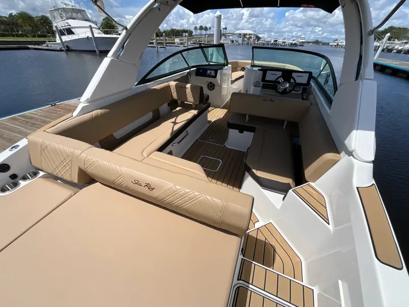 Slide: The Image of Sea Ray SDX 270 Outboard 2027 - 12