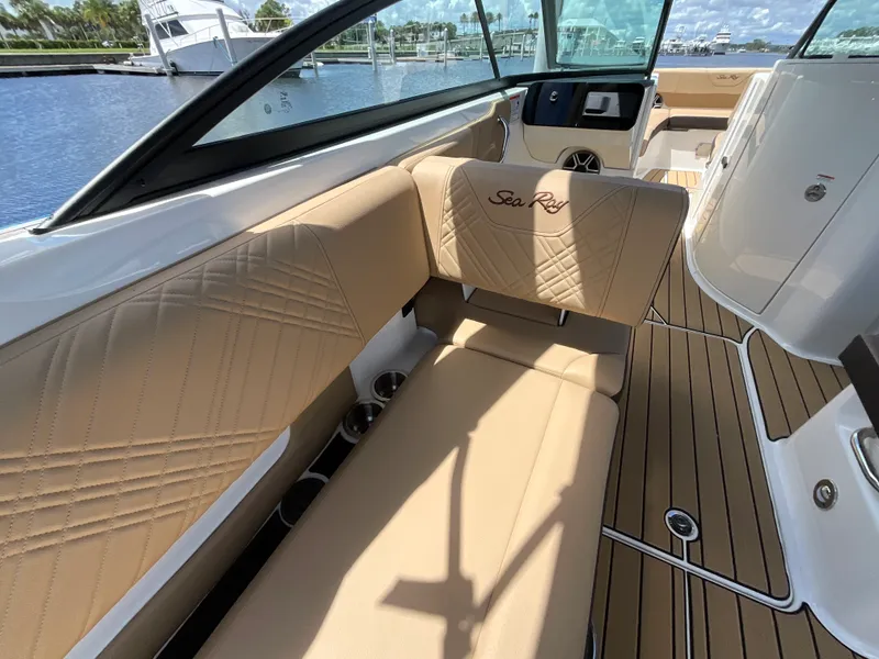 Slide: The Image of Sea Ray SDX 270 Outboard 2027 - 13