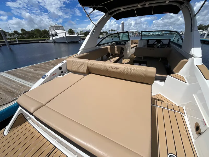 Slide: The Image of Sea Ray SDX 270 Outboard 2027 - 11