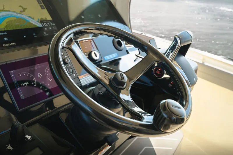 Slide: The Image of Scout 400 LXF 2025 - 14