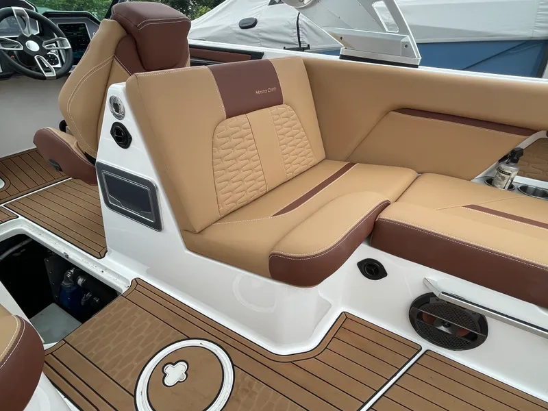 Slide: The Image of Mastercraft X26 2020 - 42