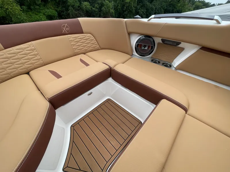 Slide: The Image of Mastercraft X26 2020 - 24