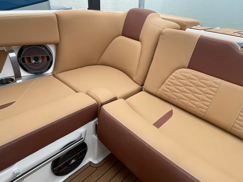Slide: The Image of Mastercraft X26 2020 - 44