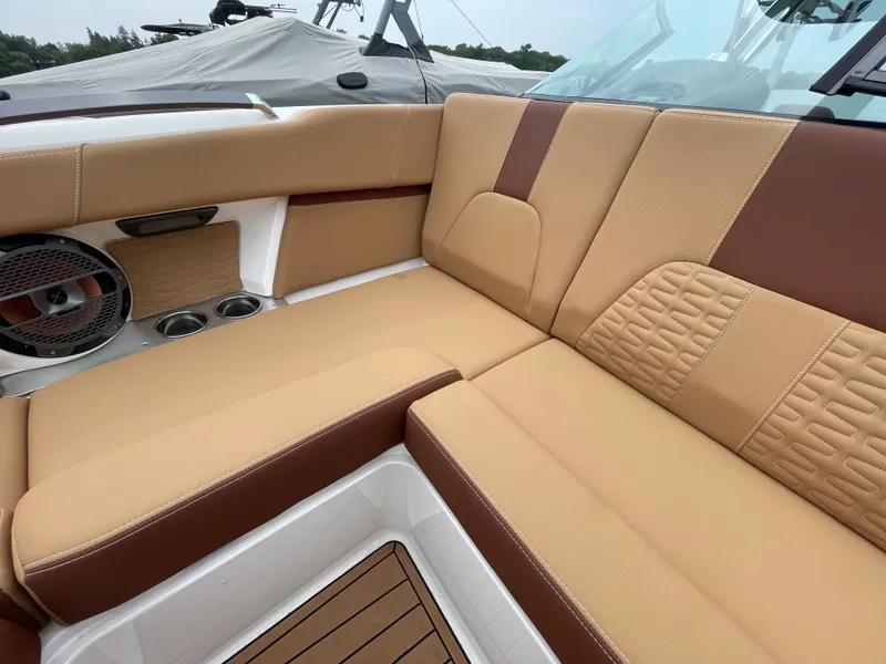 Slide: The Image of Mastercraft X26 2020 - 25