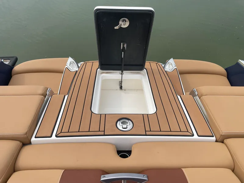 Slide: The Image of Mastercraft X26 2020 - 8