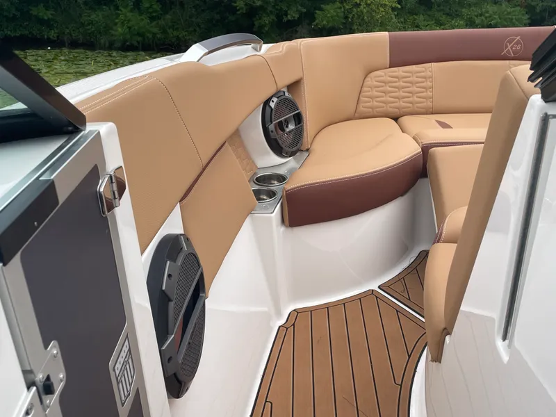 Slide: The Image of Mastercraft X26 2020 - 22