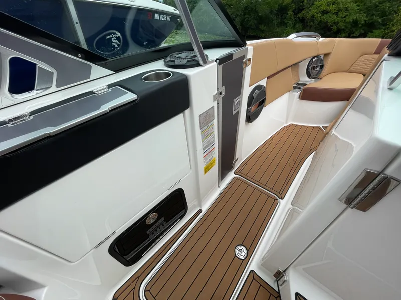 Slide: The Image of Mastercraft X26 2020 - 21
