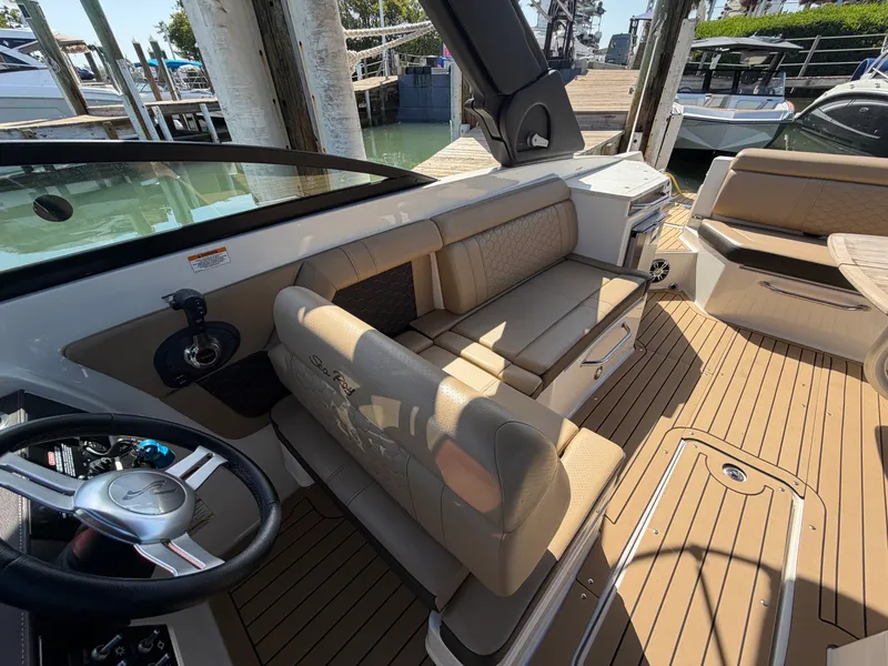 Slide: The Image of Sea Ray 290 SDX 2021 - 58