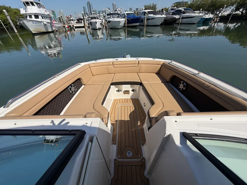 Slide: The Image of Sea Ray 290 SDX 2021 - 35