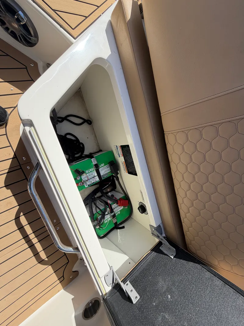 Slide: The Image of Sea Ray 290 SDX 2021 - 73