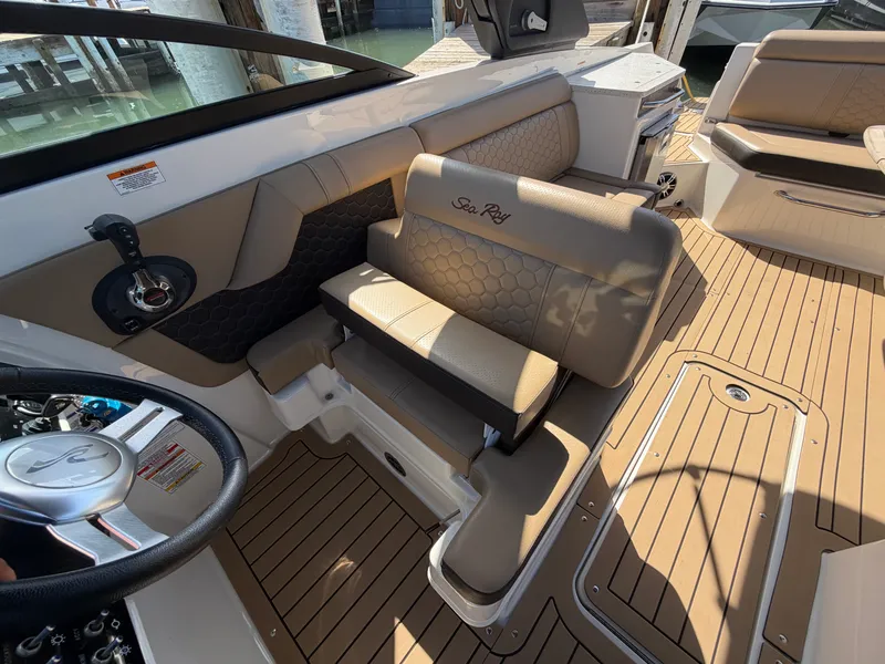 Slide: The Image of Sea Ray 290 SDX 2021 - 59