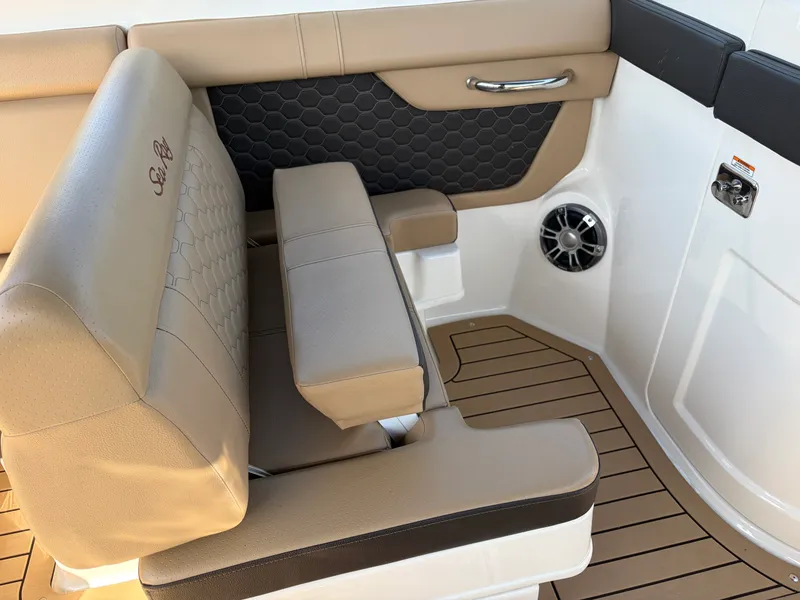 Slide: The Image of Sea Ray 290 SDX 2021 - 28