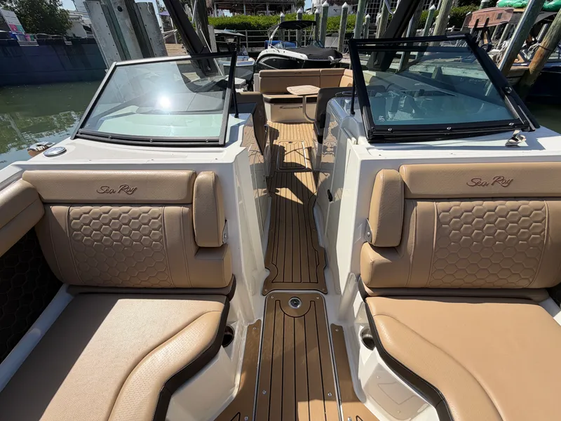 Slide: The Image of Sea Ray 290 SDX 2021 - 51