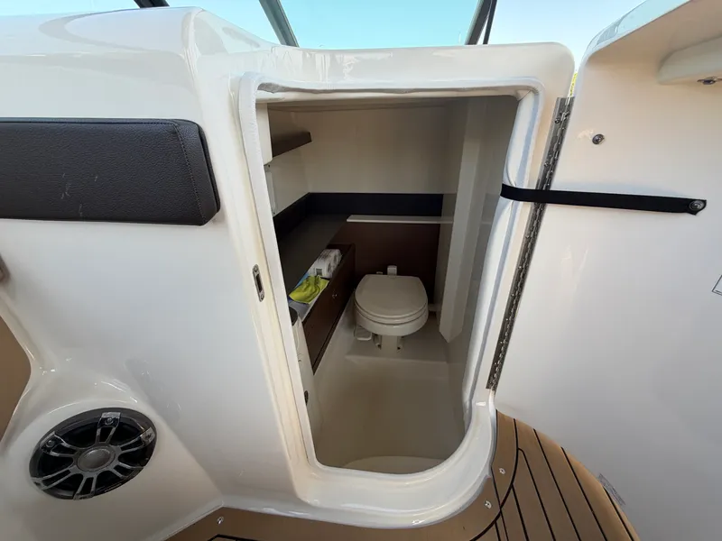 Slide: The Image of Sea Ray 290 SDX 2021 - 32