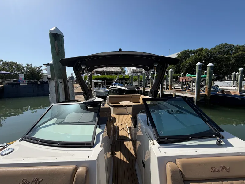 Slide: The Image of Sea Ray 290 SDX 2021 - 45